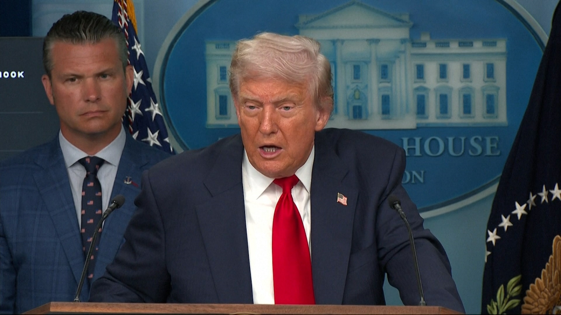 Трамп заявил, что попросит Путина завершить конфликт на Украине