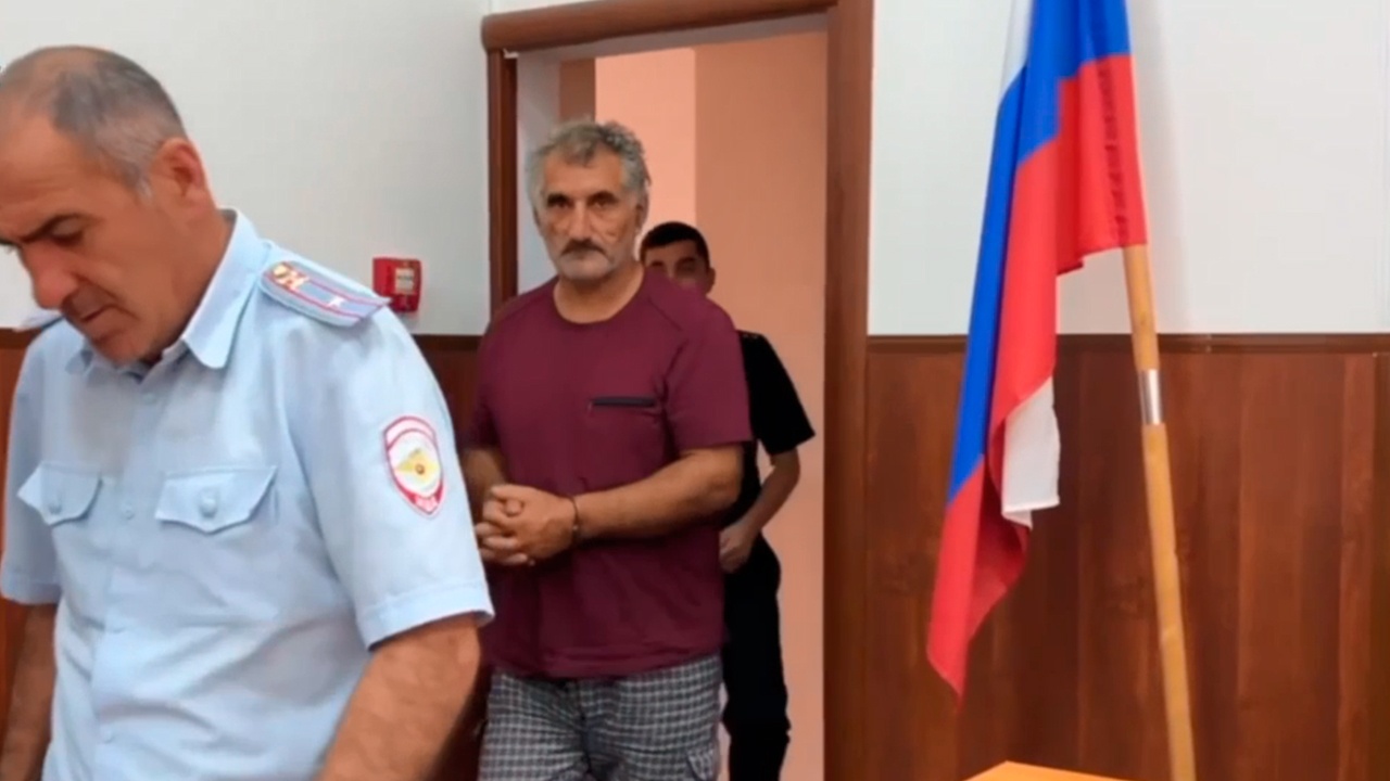 Житель Дагестана с ружьем взял в заложники двух женщин Житель Дагестана с ружьем взял в заложники двух женщин