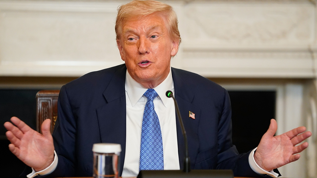 Bloomberg: в ЕС хотят переговорить с Трампом до его встречи с Путиным Bloomberg: в ЕС хотят переговорить с Трампом до его встречи с Путиным