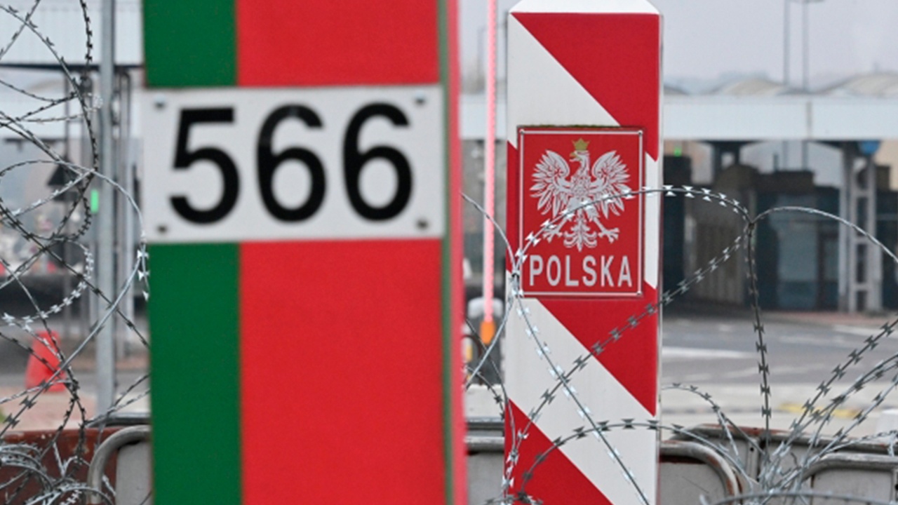 Польша выдворит 57 украинцев после скандала на концерте Макса Коржа