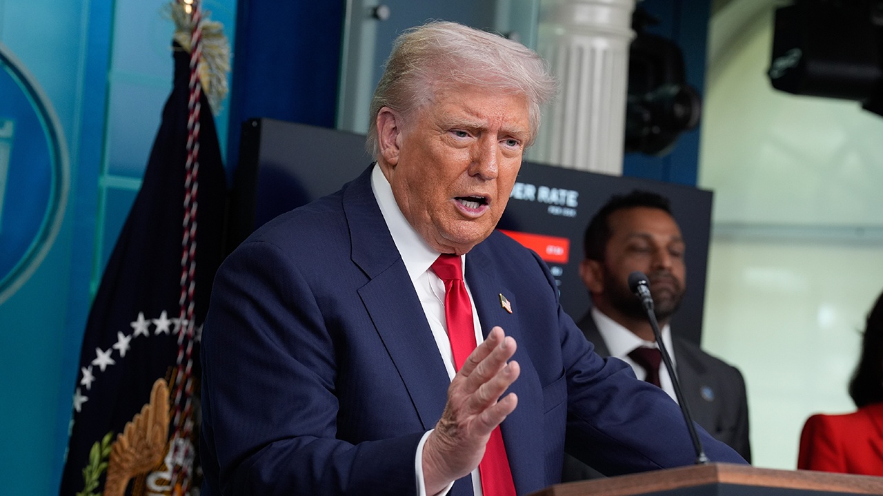 Трамп отказался от пошлин на импортируемое в США золото Трамп отказался от пошлин на импортируемое в США золото
