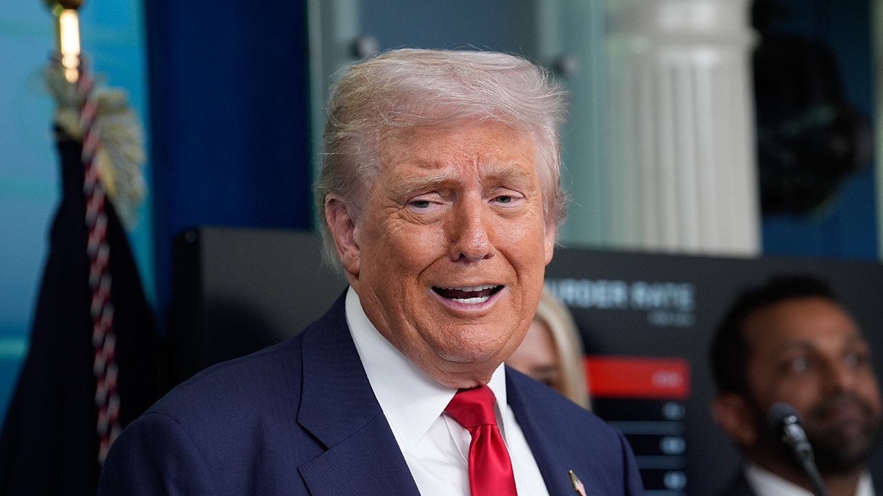 Трамп отложил пошлины против Китая еще на 90 дней Трамп отложил пошлины против Китая еще на 90 дней