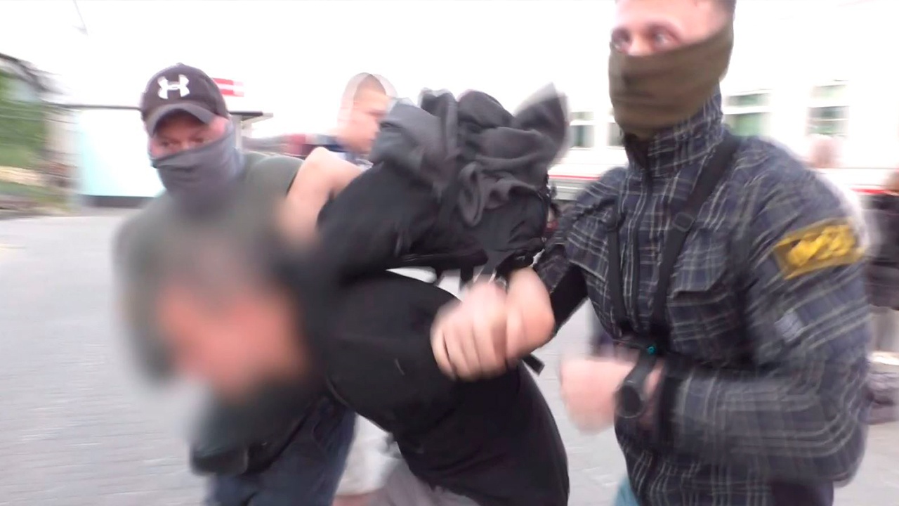 В Кировской области задержали пытавшегося поджечь релейные шкафы Транссиба В Кировской области задержали пытавшегося поджечь релейные шкафы Транссиба