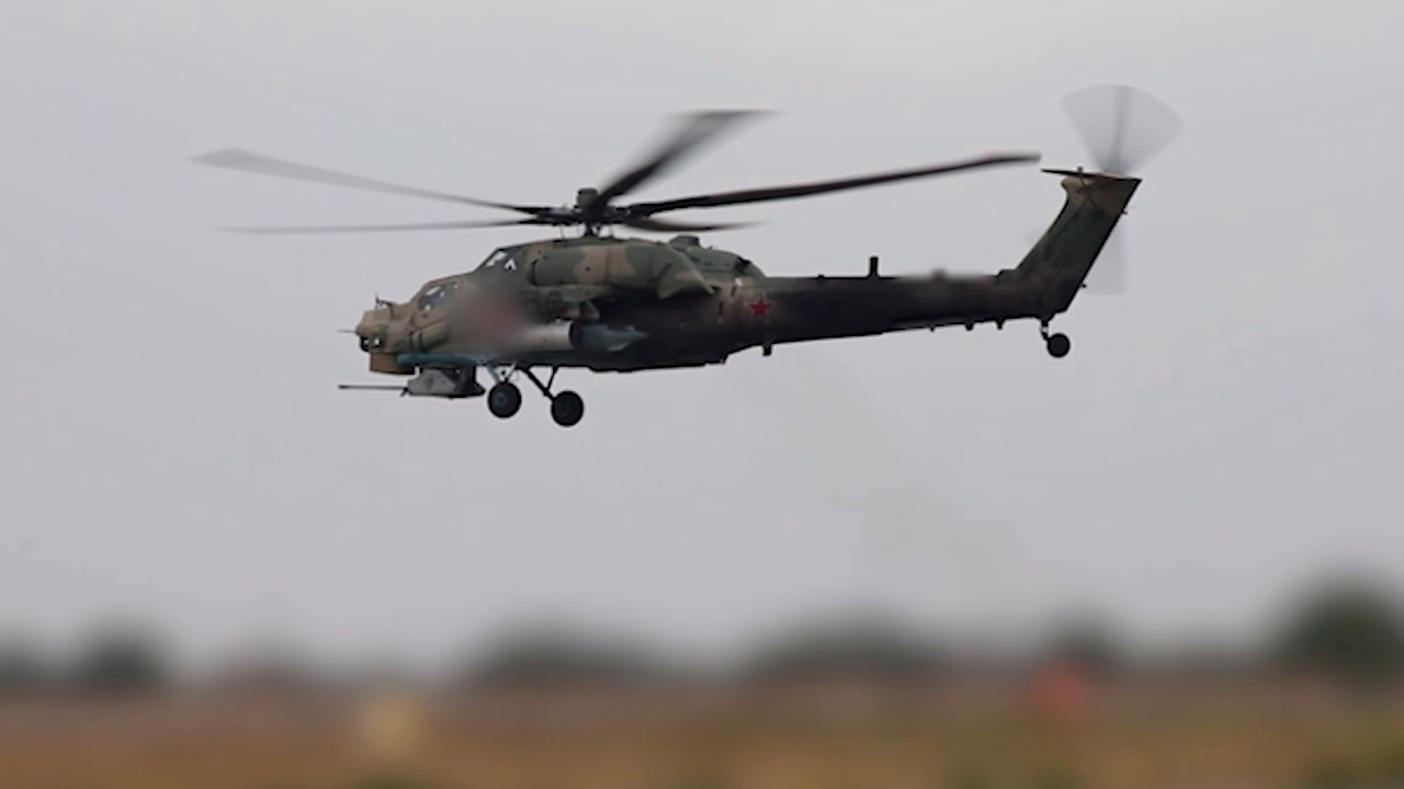 Экипаж Ми-28НМ поразил ракетами украинскую пехоту в лесополосе Экипаж Ми-28НМ поразил ракетами украинскую пехоту в лесополосе