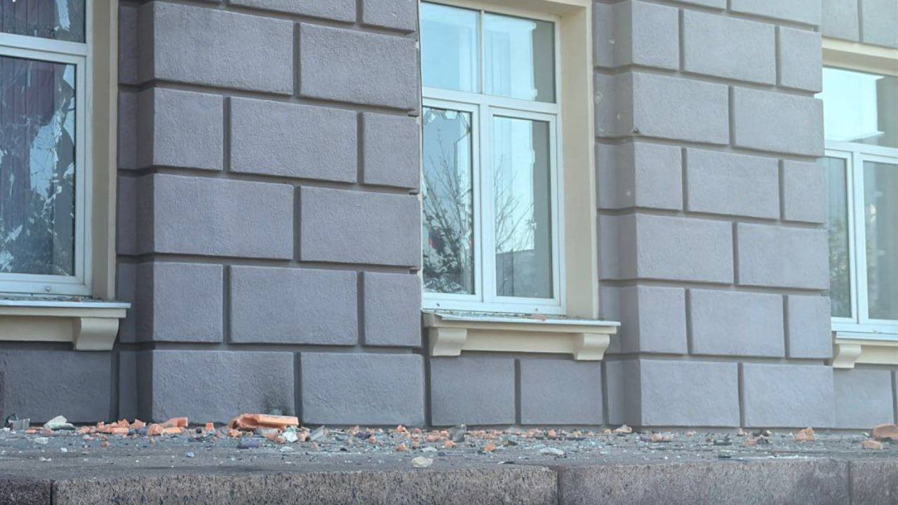 В Белгородской области запретили работу крупных ТЦ и уличных кафе 