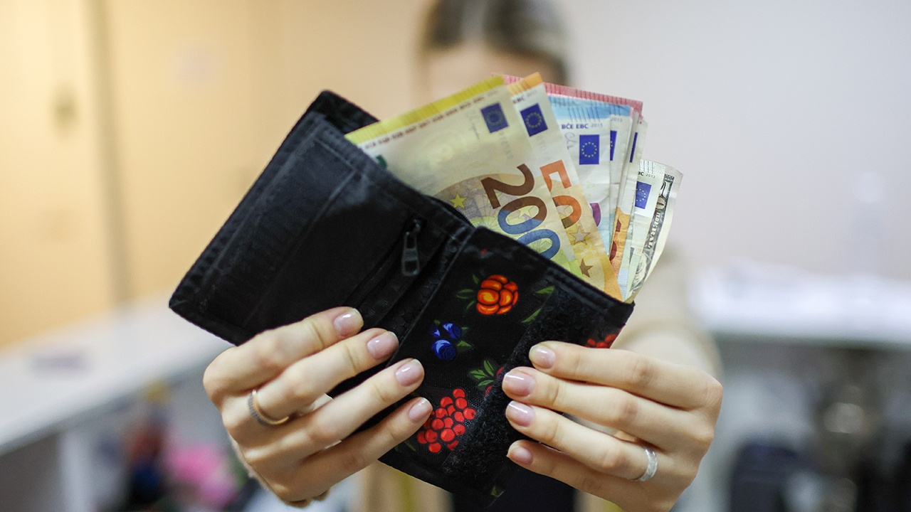 Российским экспортерам обнулили нормы продажи валютной выручки