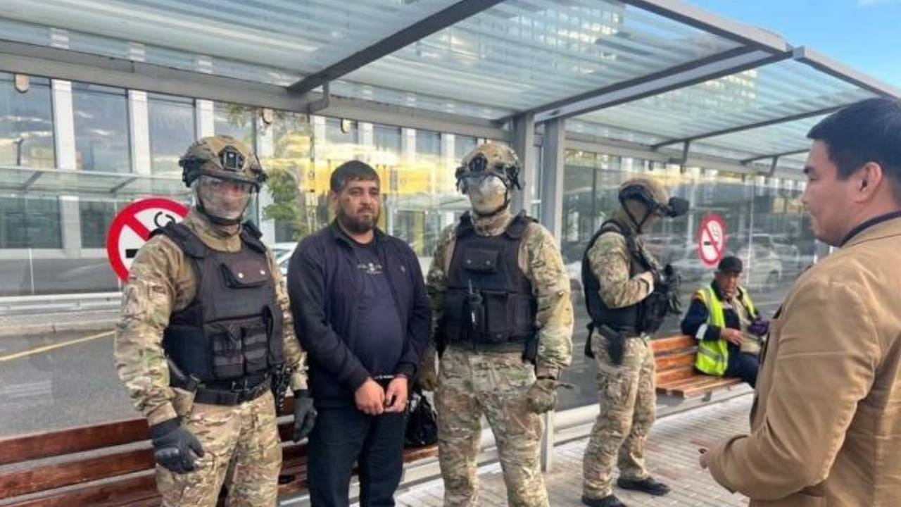 Пытавшийся переехать на самосвале людей в Новосибирске задержан в Казахстане