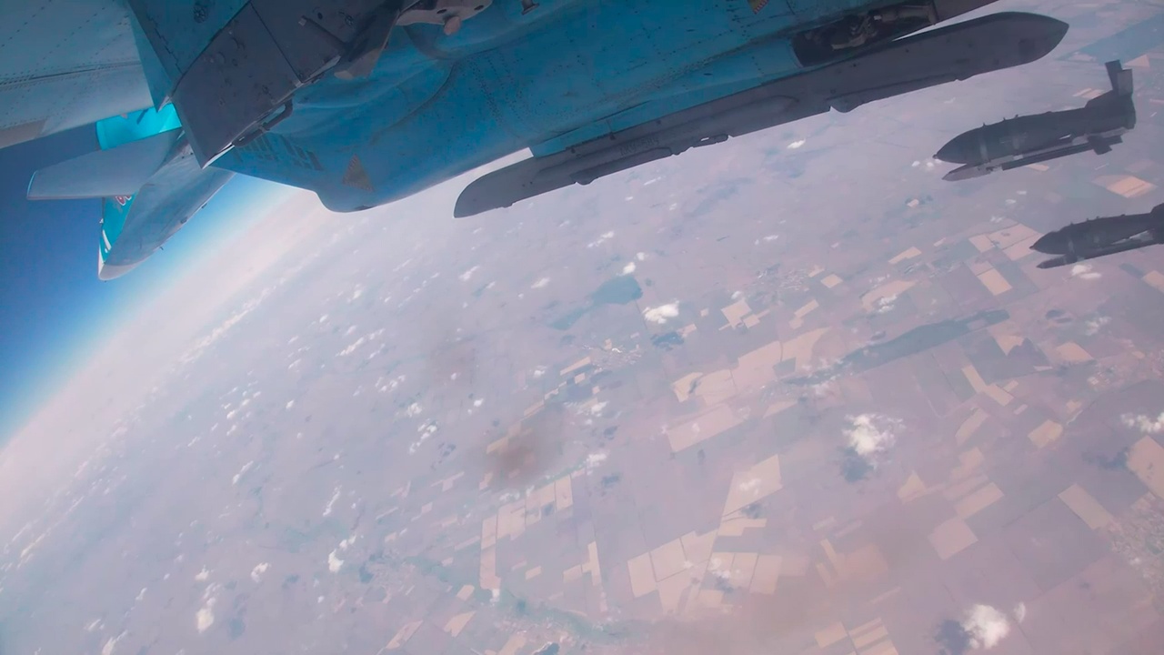 Су-34 сровнял с землей пункт временной дислокации боевиков в зоне СВО