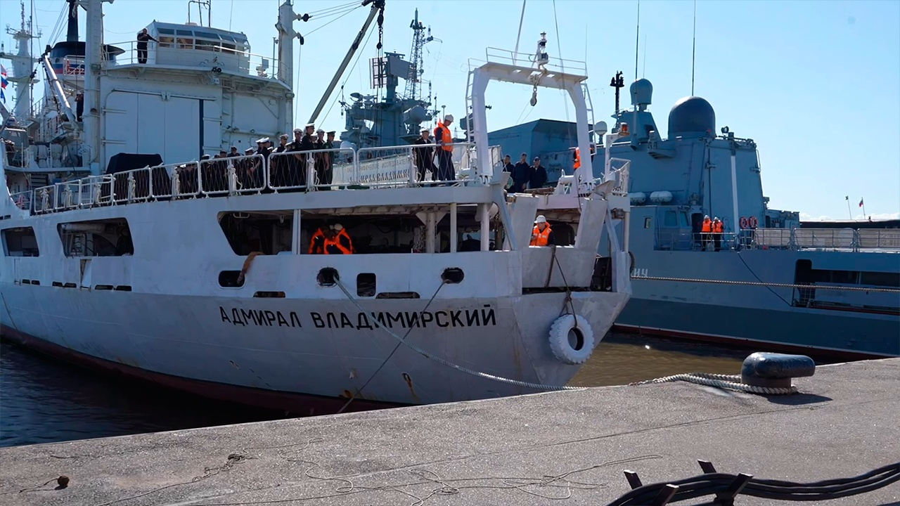 Судно «Адмирал Владимирский» вернулось в Кронштадт из дальнего похода