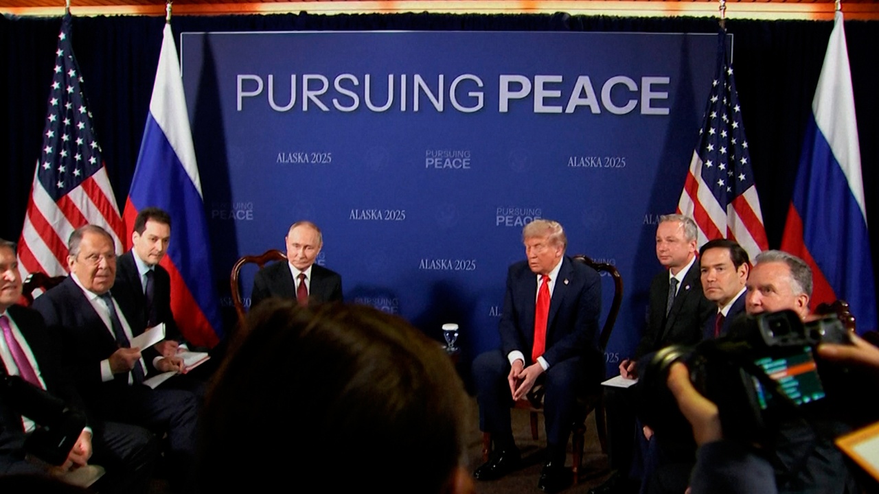 Переговоры Путина и Трампа начались в формате «три на три» Переговоры Путина и Трампа начались в формате «три на три»