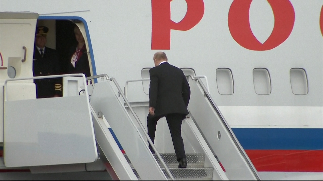 Путин после переговоров с Трампом поднялся на борт своего самолета