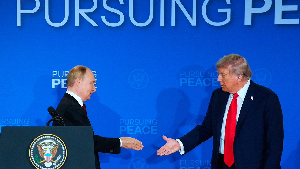 Песков назвал позитивными переговоры Путина и Трампа