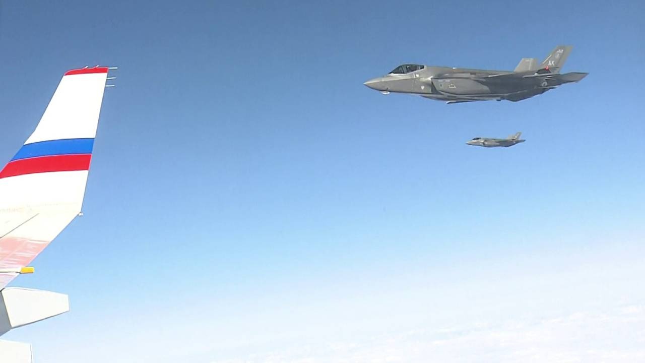Истребители ВВС США сопроводили борт Путина по пути с Аляски в Россию