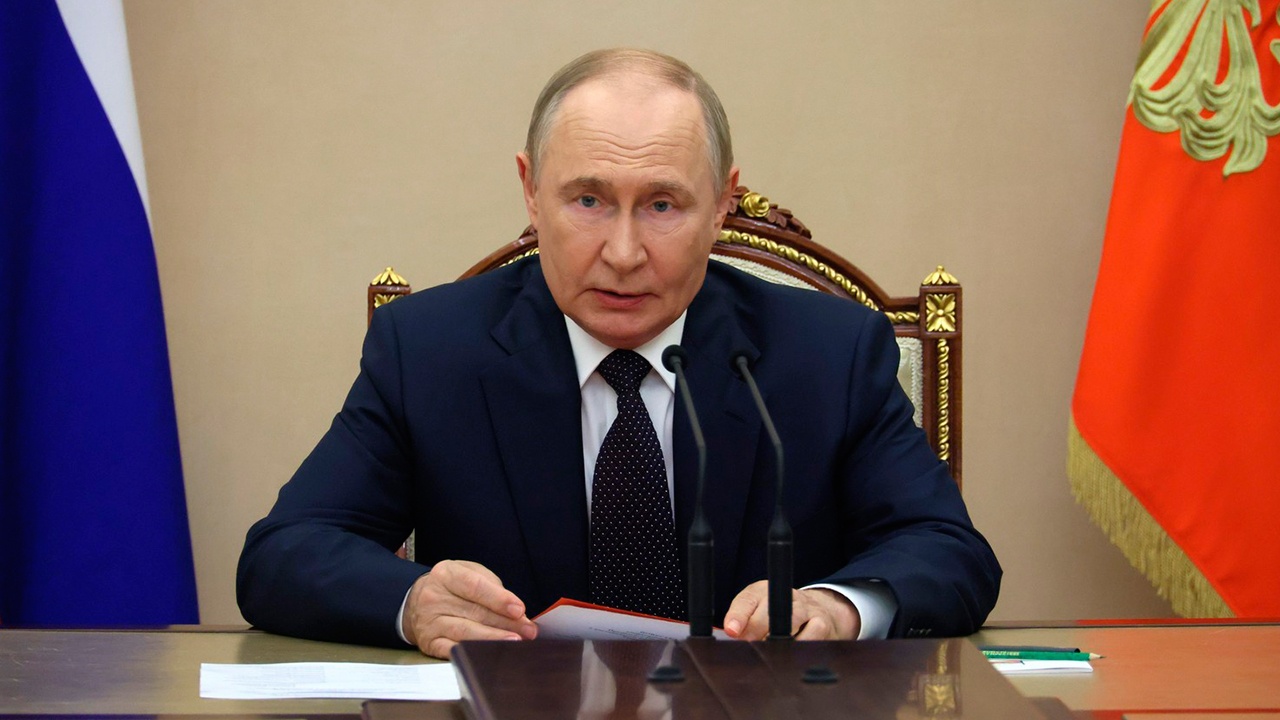 Путин поздравил Русское географическое общество со 180-летием Путин поздравил Русское географическое общество со 180-летием