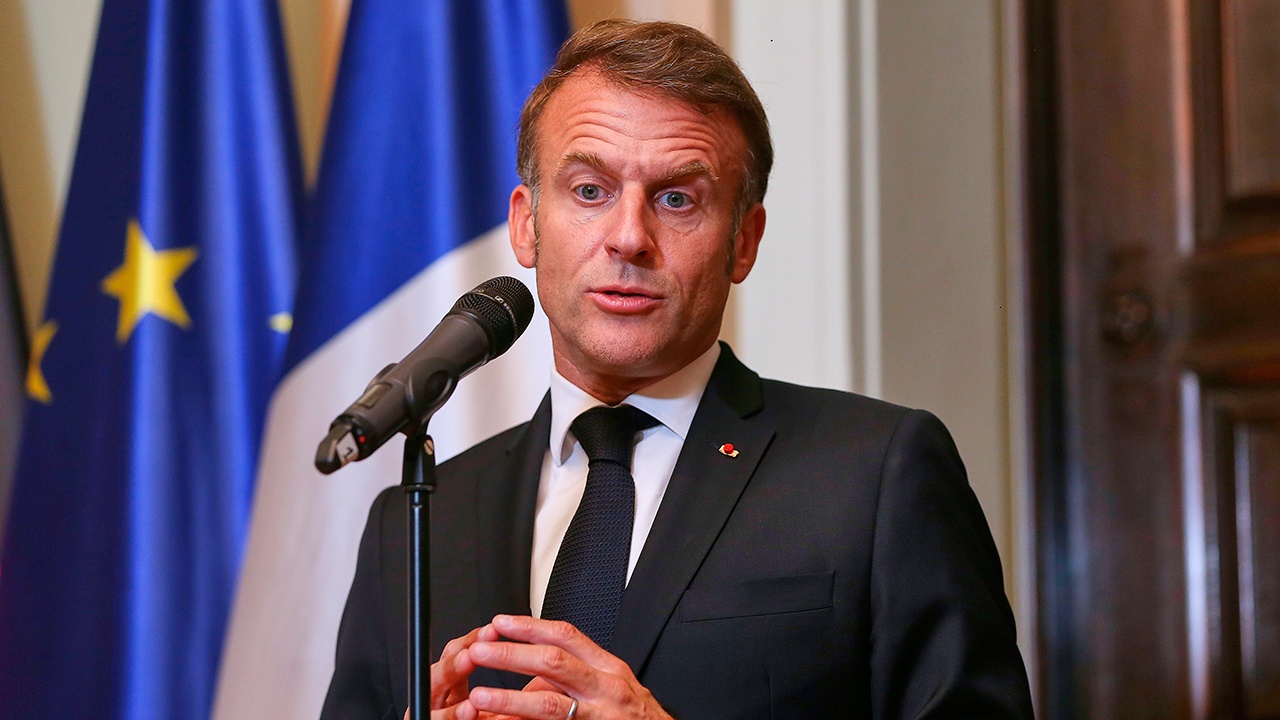 Макрон заявил, что Украина может признать утрату территорий Макрон заявил, что Украина может признать утрату территорий