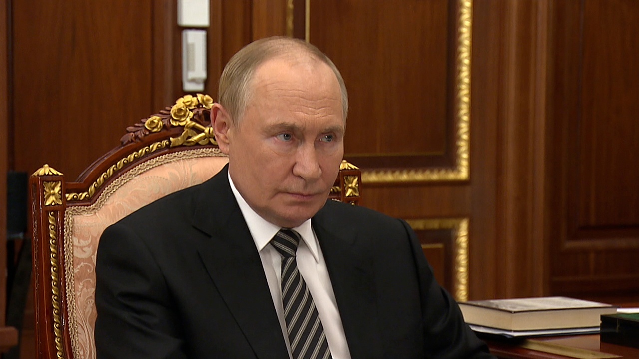 Путин призвал главу Коми заботиться о семьях погибших бойцов СВО Путин призвал главу Коми заботиться о семьях погибших бойцов СВО