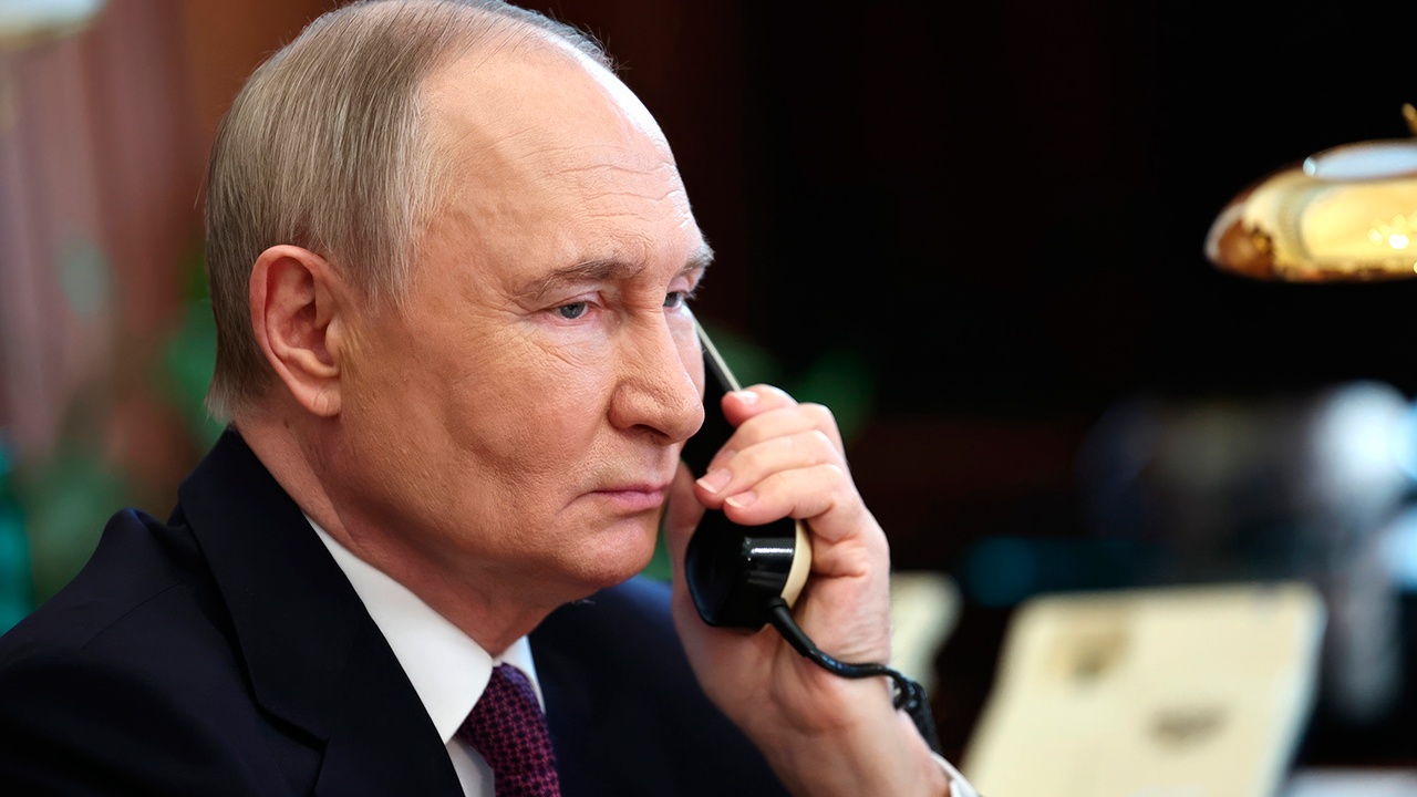 Трамп объяснил, почему не звонил Путину при лидерах стран ЕС Трамп объяснил, почему не звонил Путину при лидерах стран ЕС