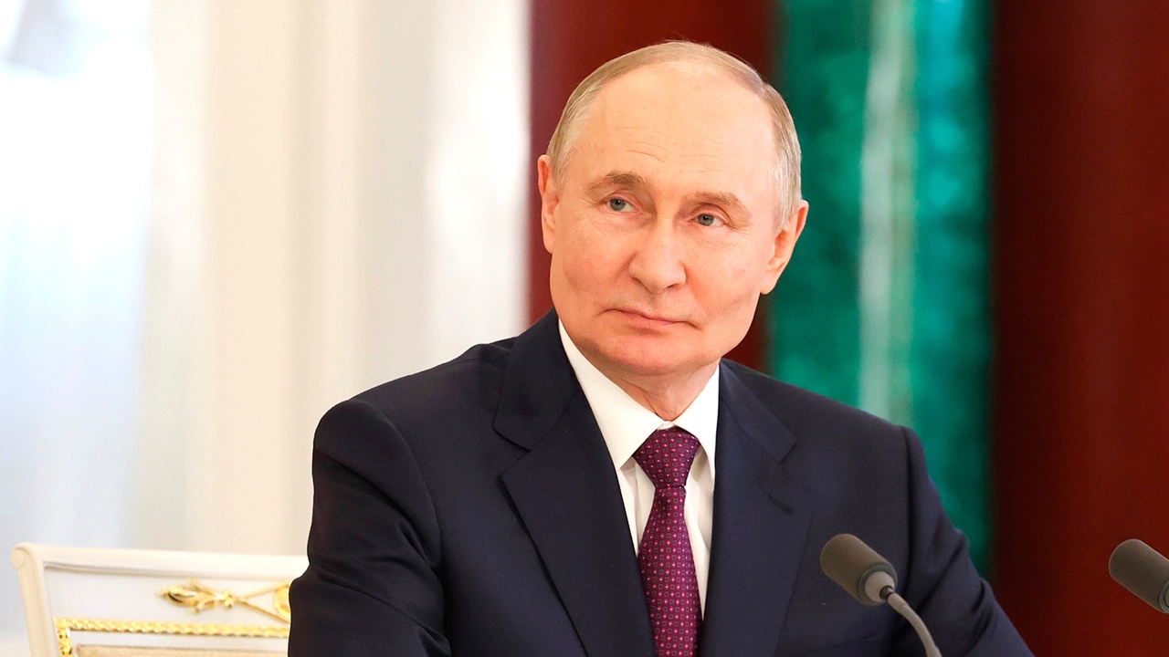 Путин поздравил работников атомной отрасли с ее 80-летием