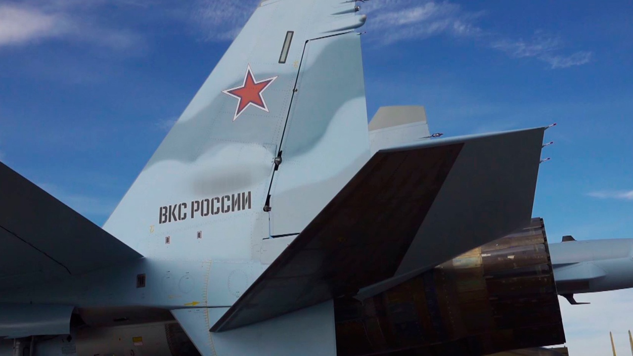 ВКС России получили партию новых истребителей Су-35С
