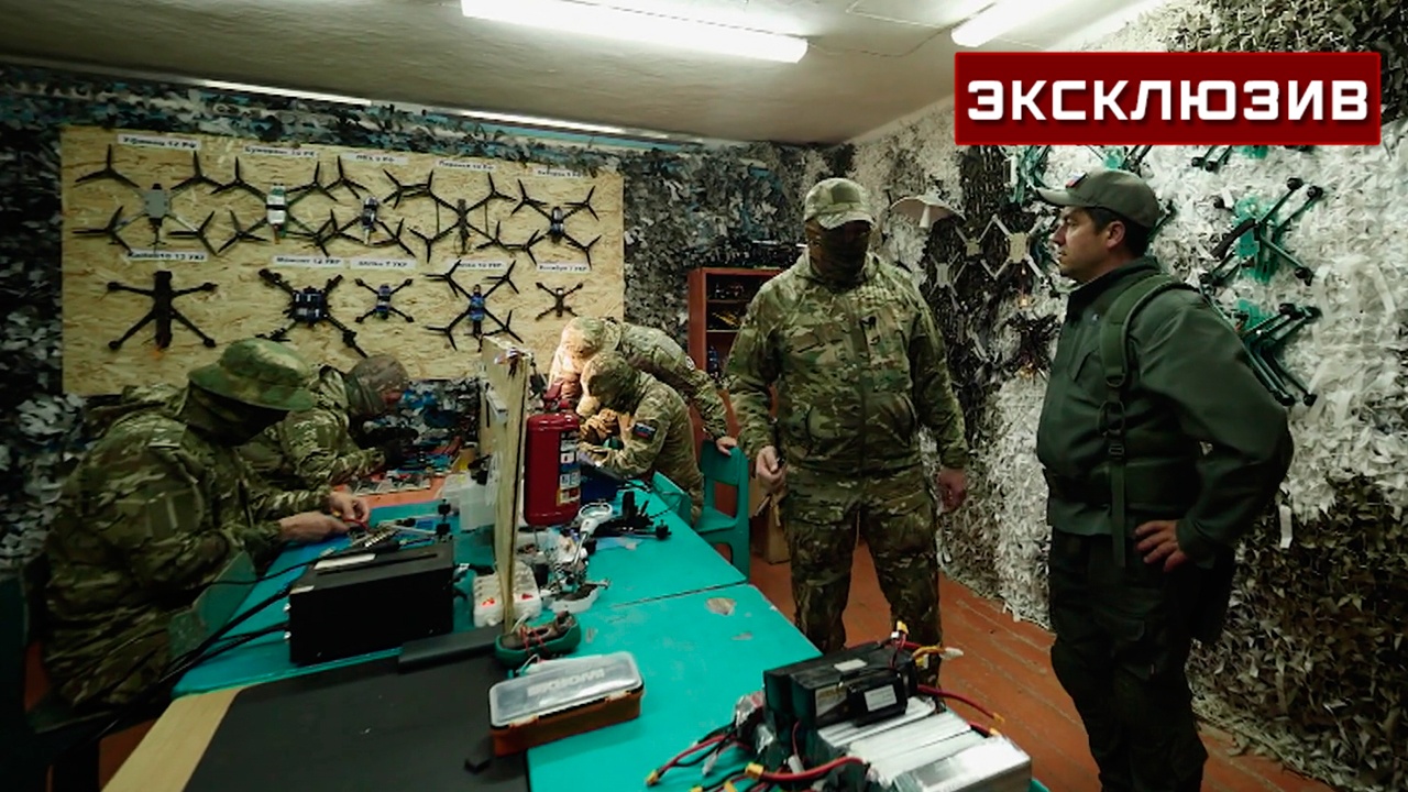 Боец показал самодельную «Воблу» из четырех дронов с местом для сброса мины Боец показал самодельную «Воблу» из четырех дронов с местом для сброса мины