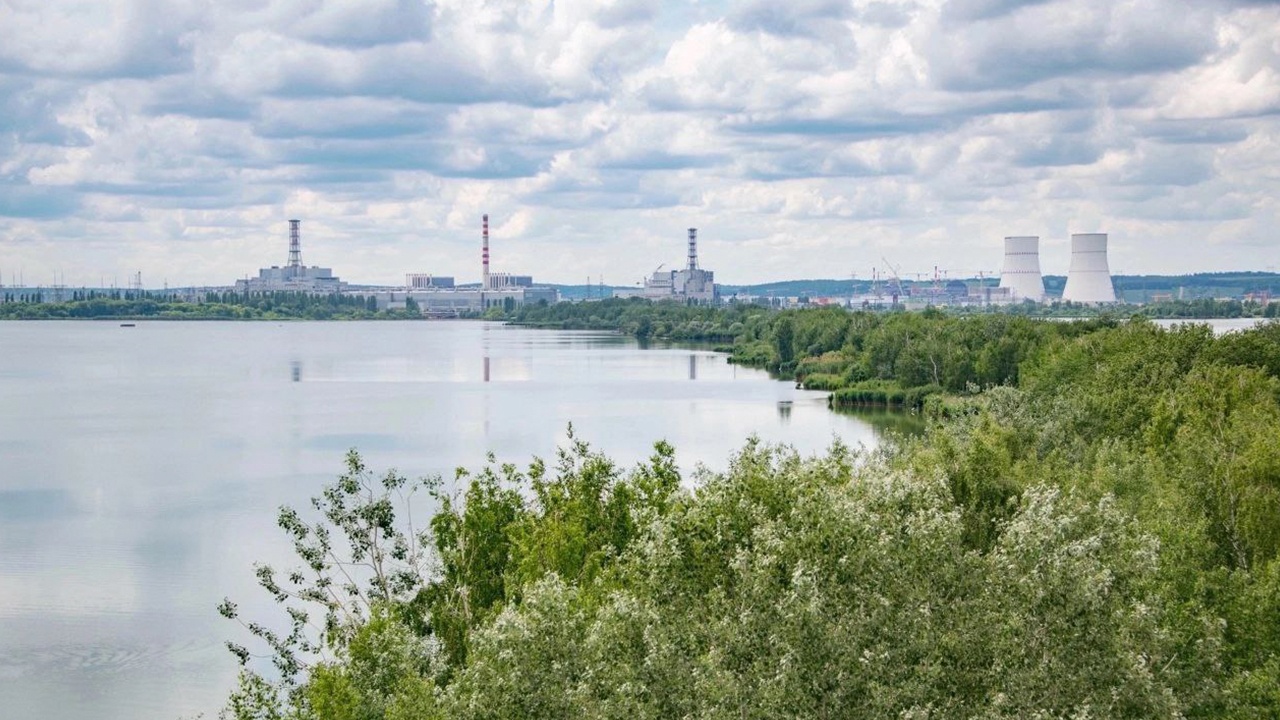 ПВО сбила украинский дрон в районе Курской АЭС ПВО сбила украинский дрон в районе Курской АЭС