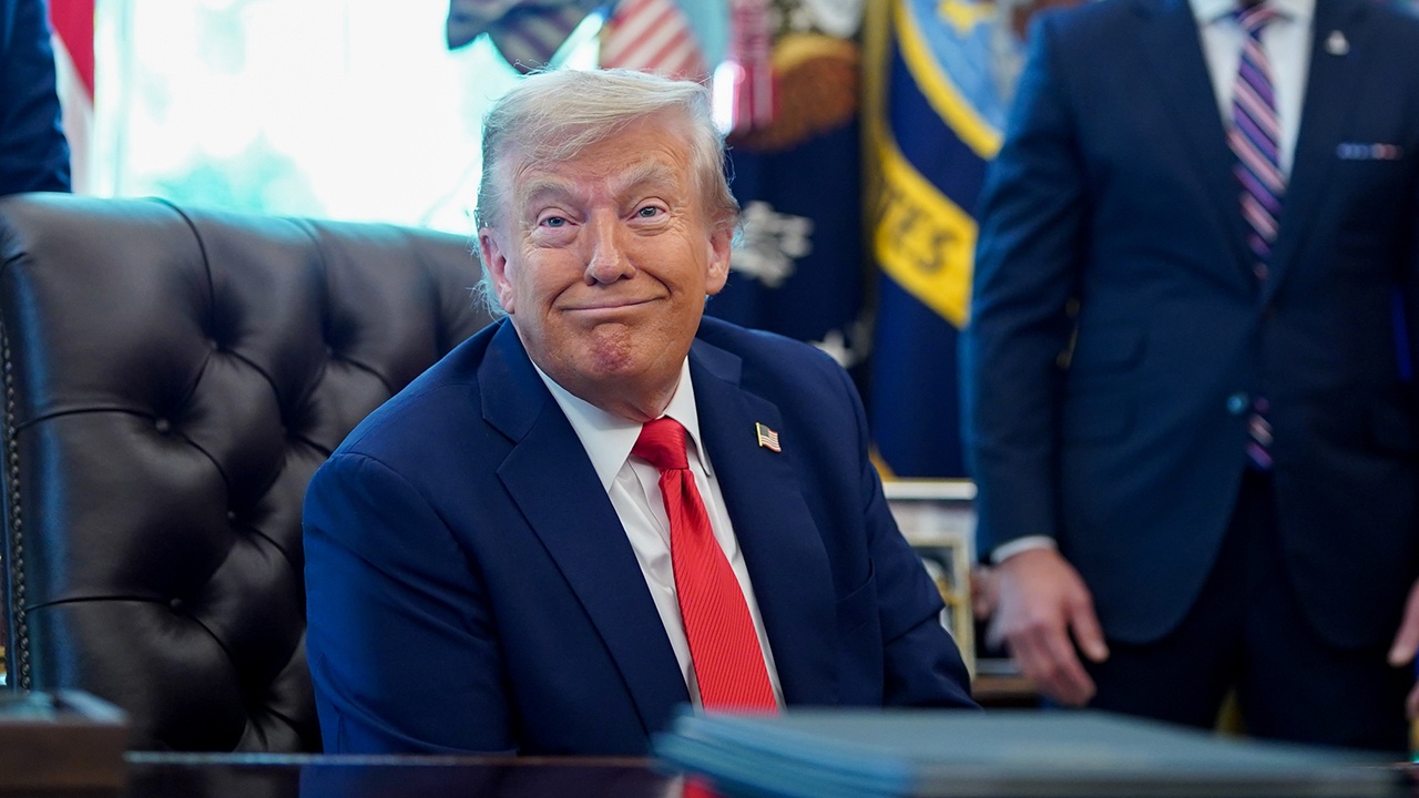 Трамп объявил о прекращении помощи Украине Трамп объявил о прекращении помощи Украине