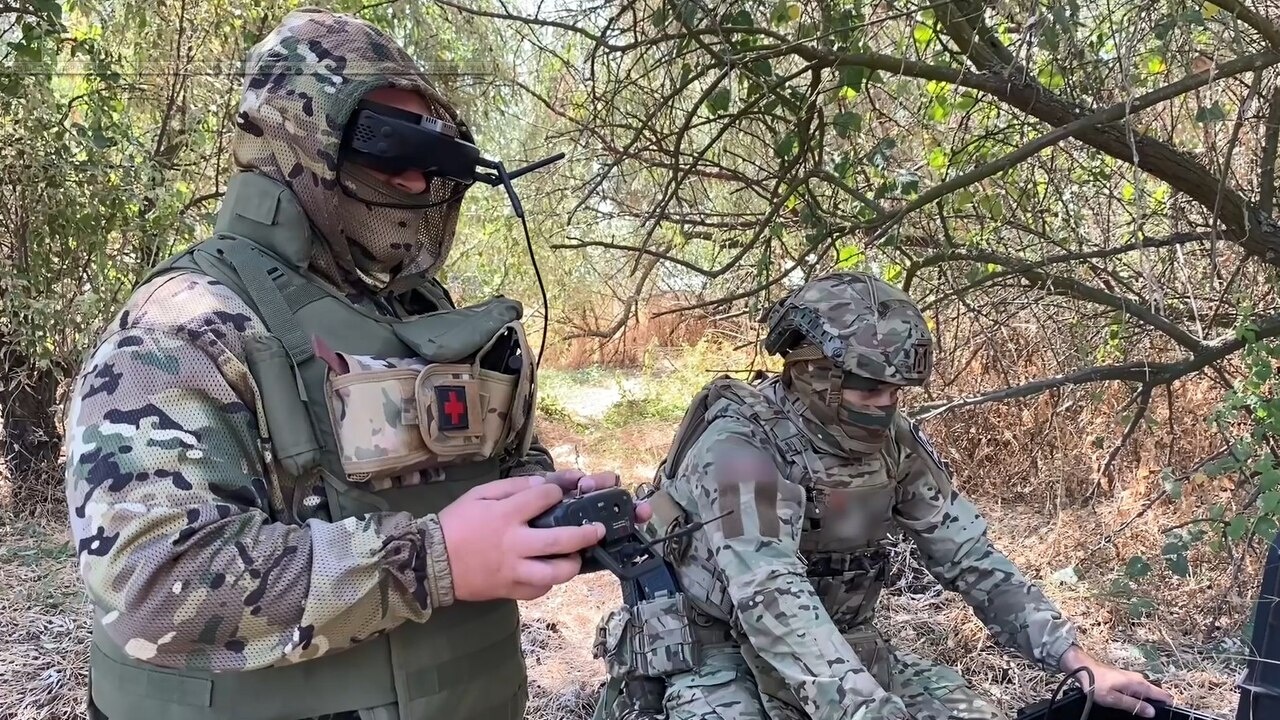 Российский FPV-дрон поразил расчет ВСУ в заброшенной пятиэтажке в зоне СВО Российский FPV-дрон поразил расчет ВСУ в заброшенной пятиэтажке в зоне СВО