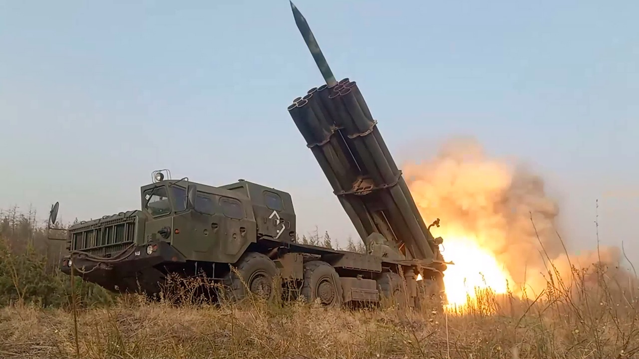 «Торнадо-С» лишили украинских боевиков боеприпасов и бронетехники