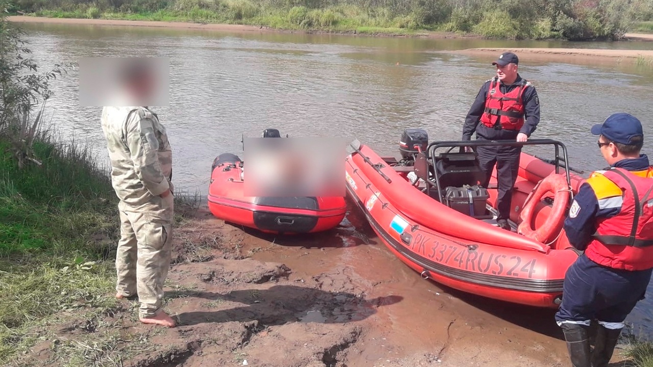 Рыбак несколько дней дрейфовал с трупом в Красноярском крае