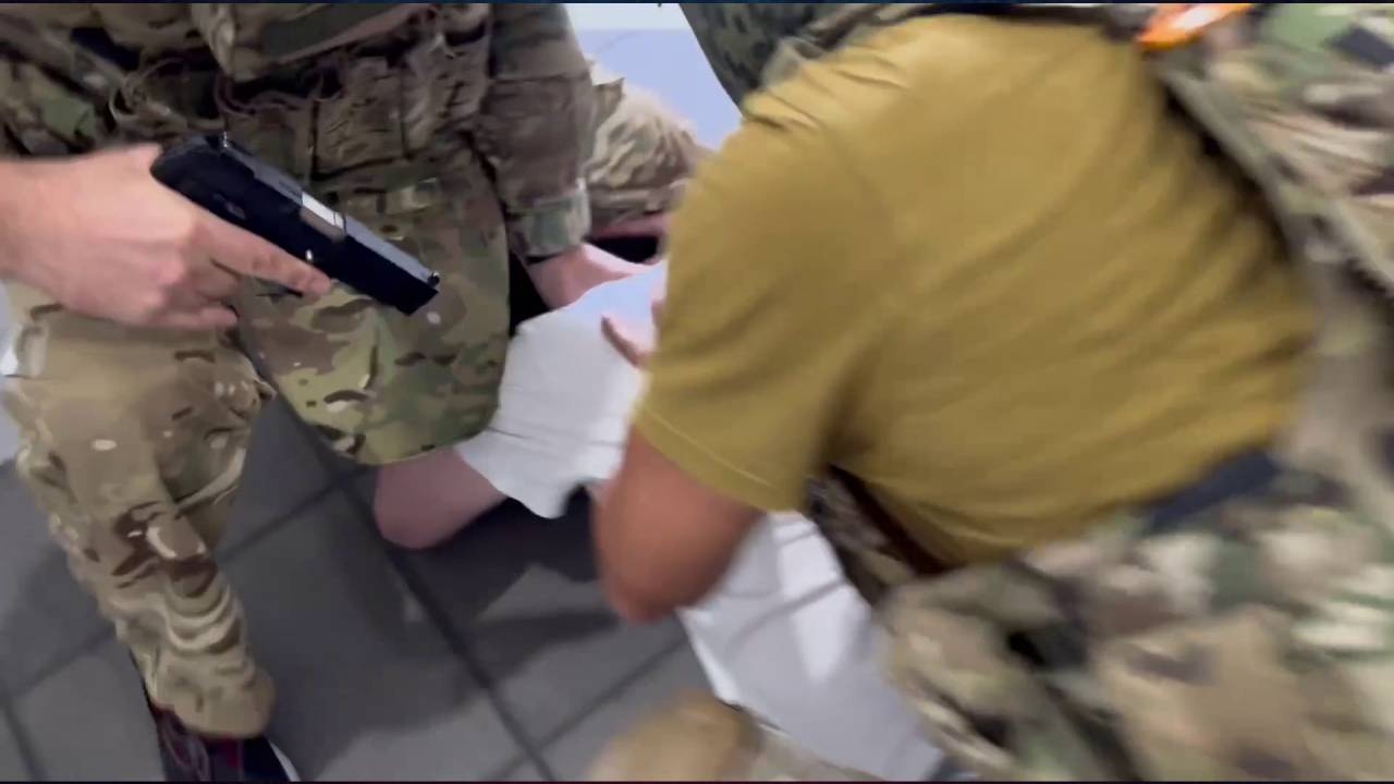Силовики задержали россиянина, готовившего атаку на военный аэродром в Энгельсе Силовики задержали россиянина, готовившего атаку на военный аэродром в Энгельсе