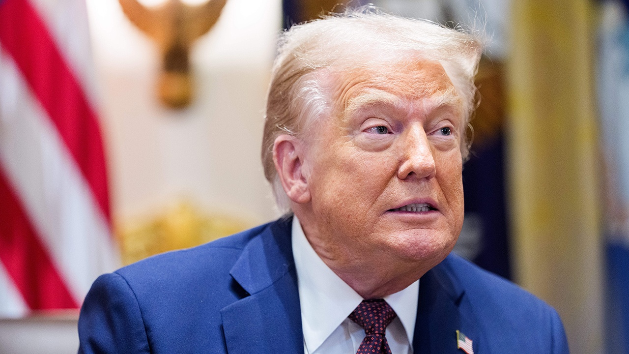 Трамп лишит украинских художниц средств через «карманную аннуляцию» Трамп лишит украинских художниц средств через «карманную аннуляцию»