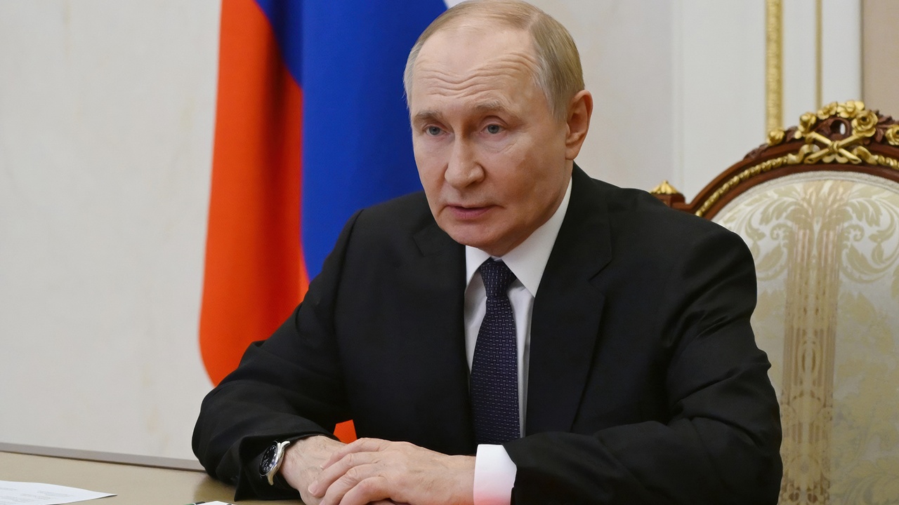Путин поздравил Жапарова с Днем независимости Киргизии Путин поздравил Жапарова с Днем независимости Киргизии
