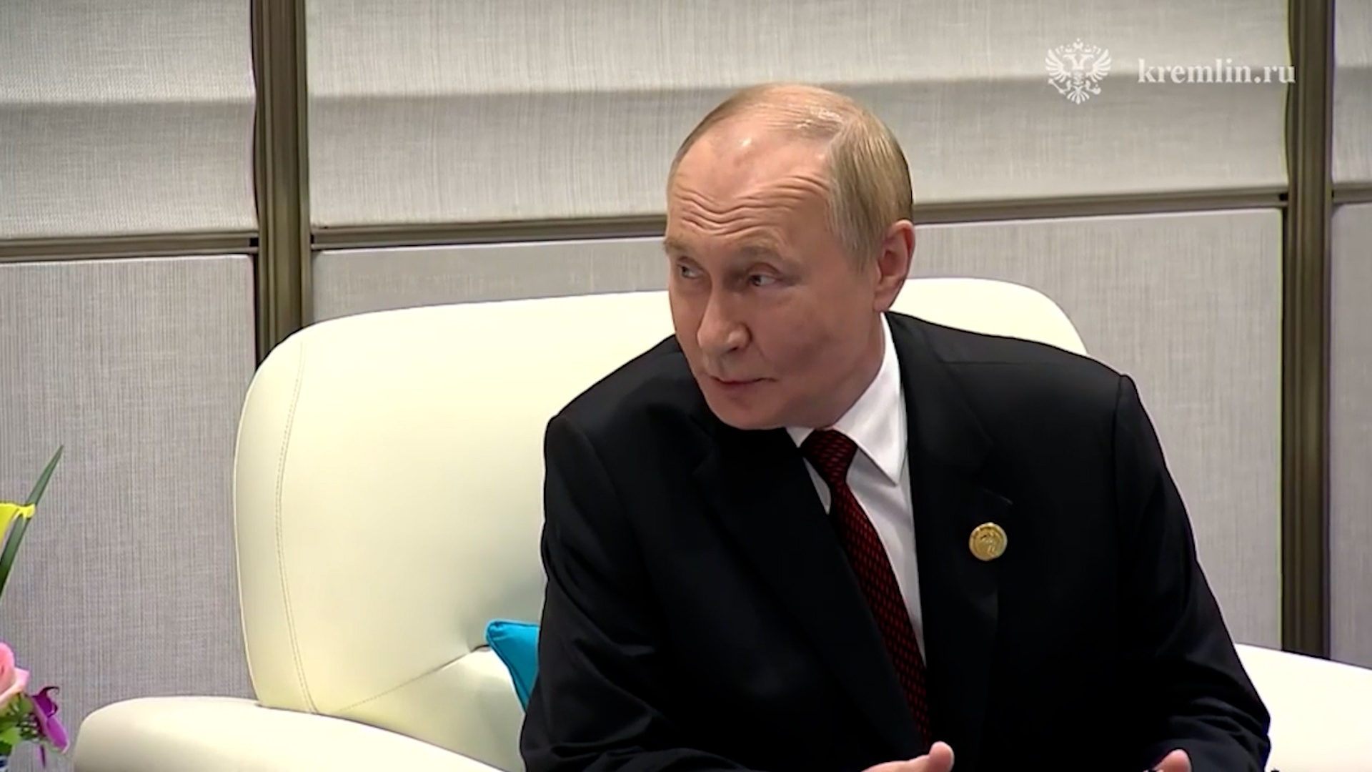 Путин встретился с премьером Армении Пашиняном в рамках саммита ШОС Путин встретился с премьером Армении Пашиняном в рамках саммита ШОС