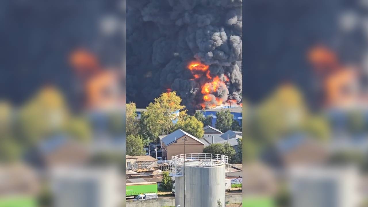 Крупный пожар вспыхнул на складе в Балашихе Крупный пожар вспыхнул на складе в Балашихе