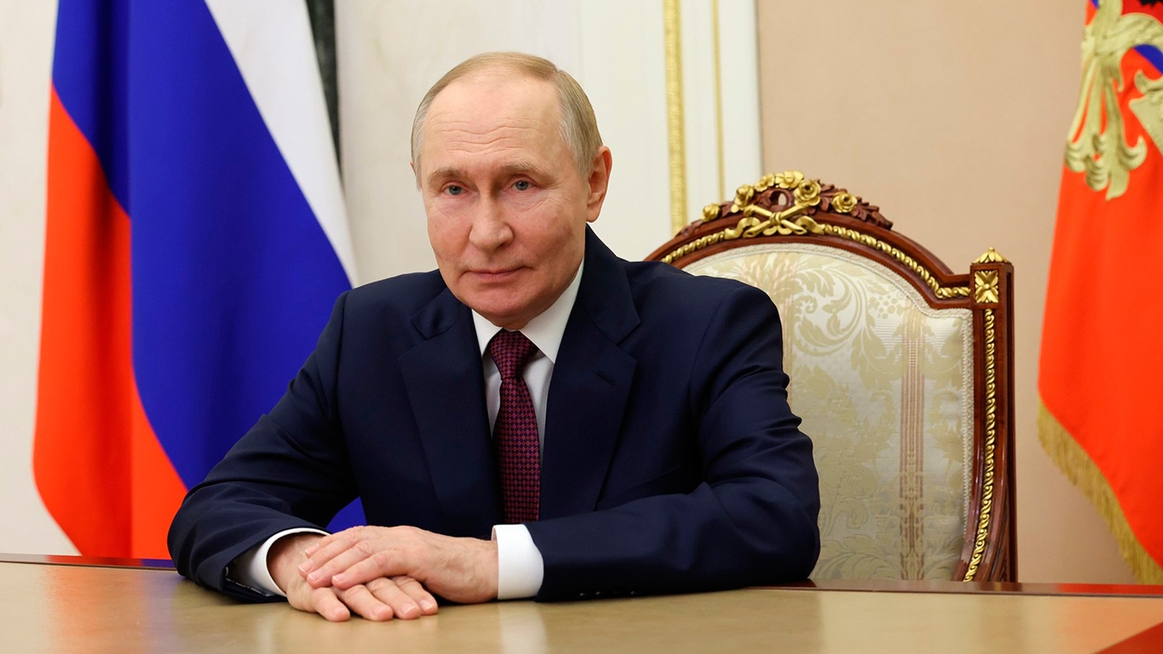 Путин поздравил школьников, студентов и педагогов с Днем знаний Путин поздравил школьников, студентов и педагогов с Днем знаний