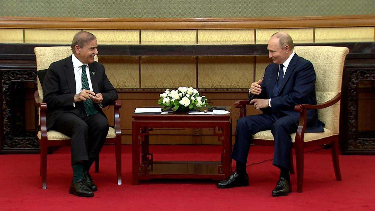 Президент Пакистана заговорил по-русски на встрече с Путиным Президент Пакистана заговорил по-русски на встрече с Путиным
