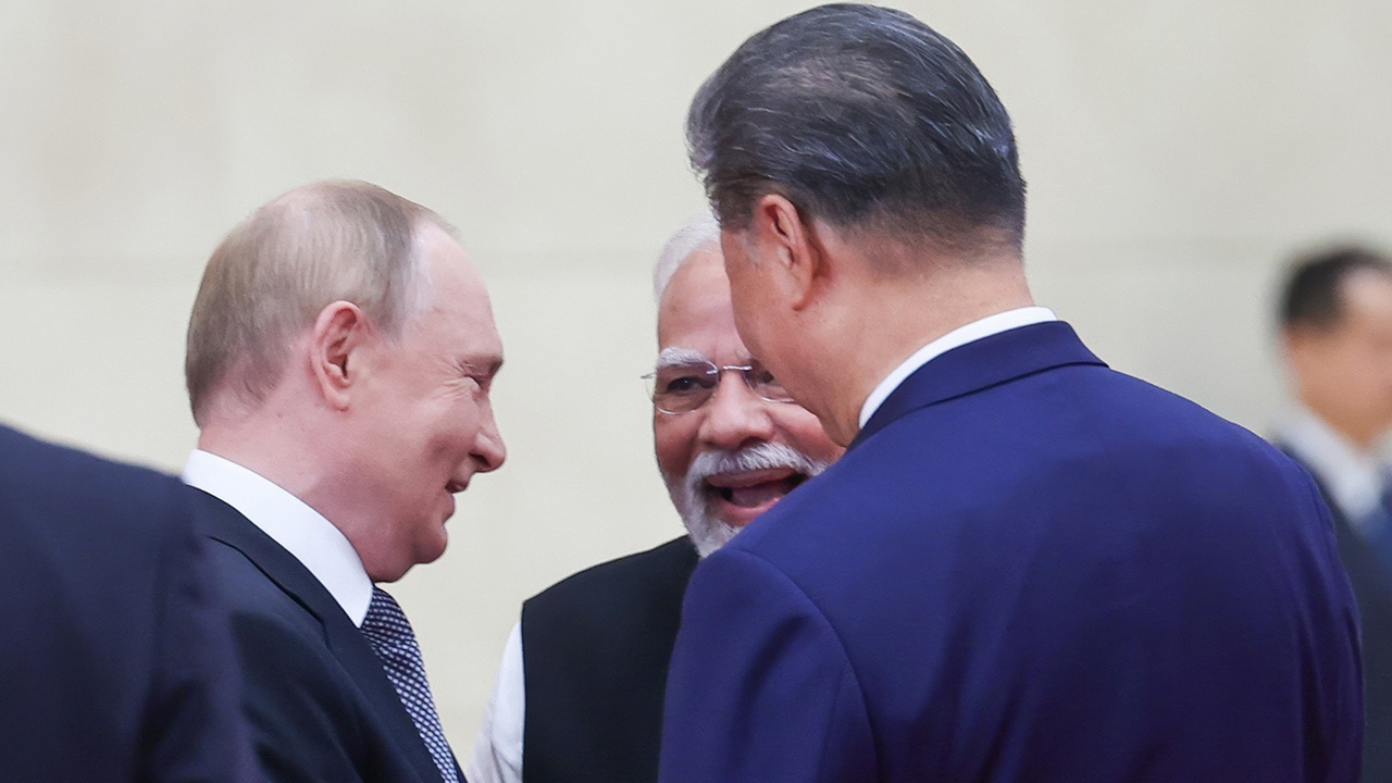 WSJ: лидеры России, Китая и Индии послали Трампу мощный сигнал WSJ: лидеры России, Китая и Индии послали Трампу мощный сигнал