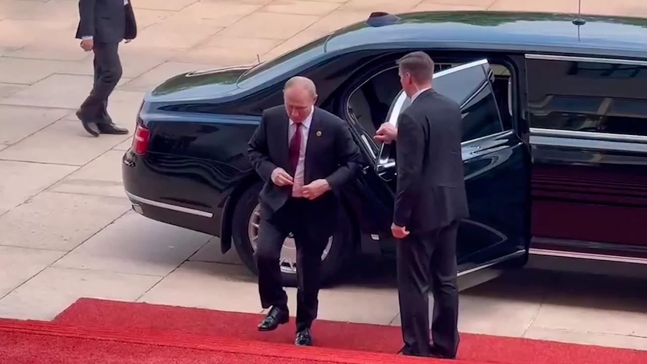 Путин приехал на торжественный прием по случаю 80-летия Победы Путин приехал на торжественный прием по случаю 80-летия Победы