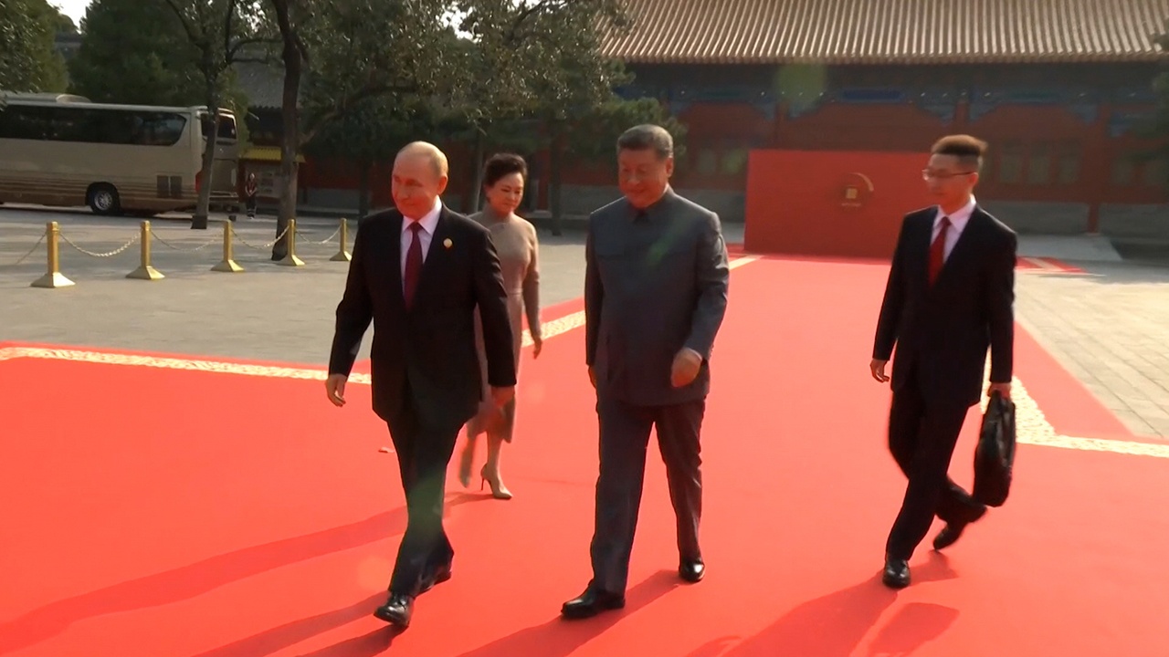 Путин прибыл на площадь Тяньаньмэнь Путин прибыл на площадь Тяньаньмэнь
