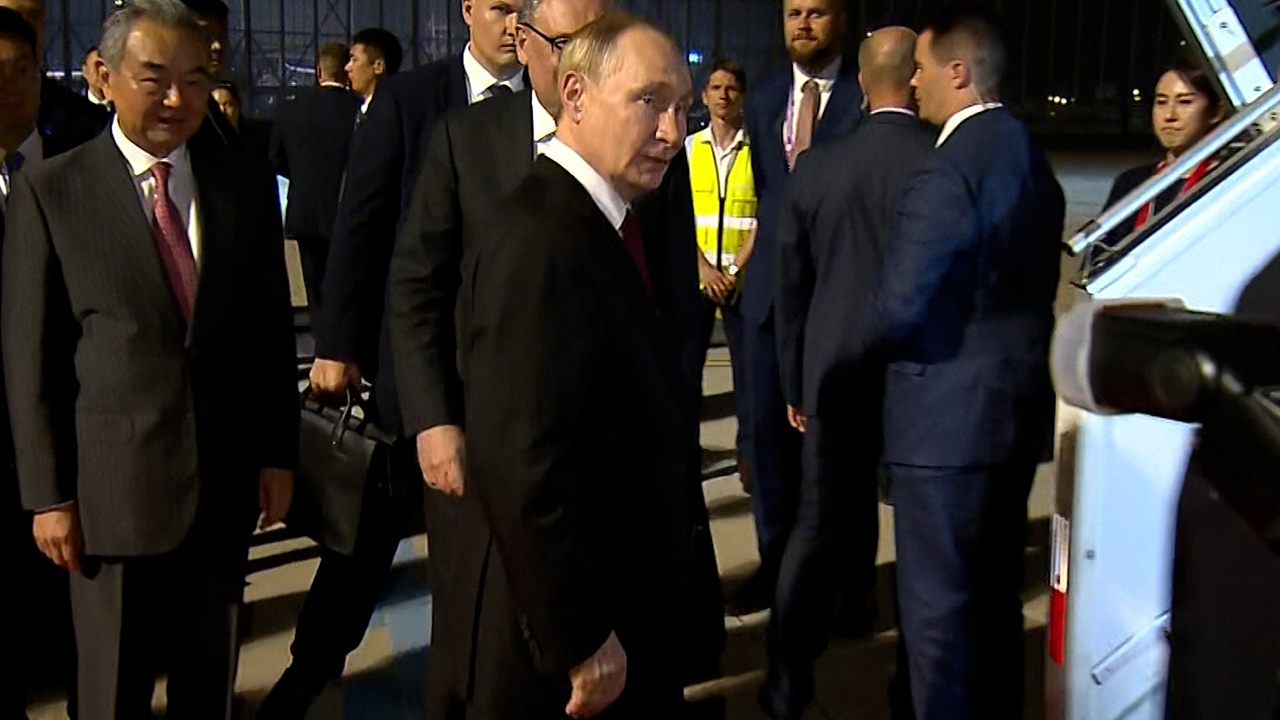 Путин завершил официальный визит в Китай и вылетает во Владивосток Путин завершил официальный визит в Китай и вылетает во Владивосток