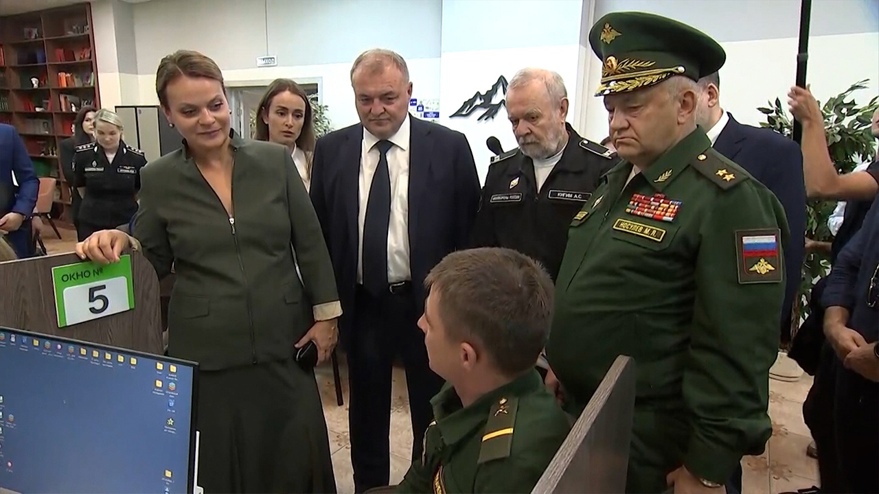 Цивилева посетила филиал фонда «Защитники Отечества» в Сахалинской области Цивилева посетила филиал фонда «Защитники Отечества» в Сахалинской области