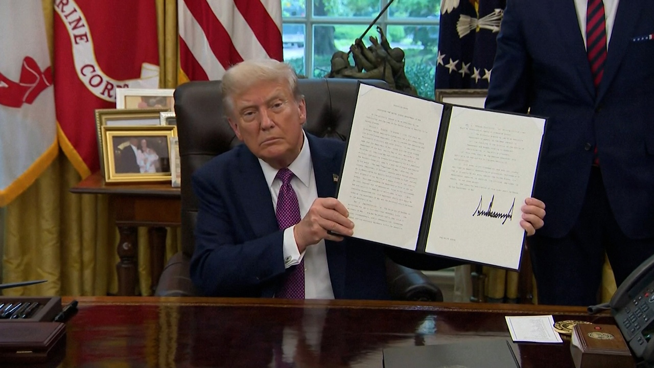 Трамп официально переименовал минобороны США в «министерство войны» Трамп официально переименовал минобороны США в «министерство войны»
