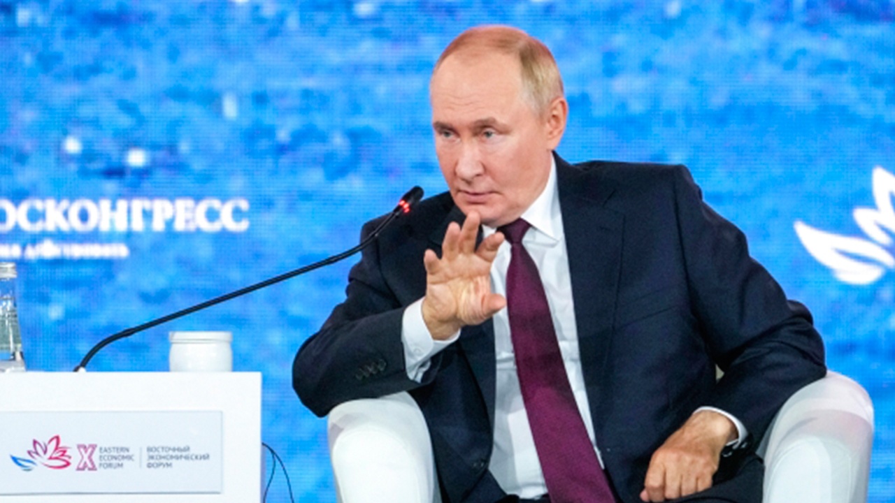 Путин рассказал о роли России в союзе «дракона, слона и медведя» Путин рассказал о роли России в союзе «дракона, слона и медведя»