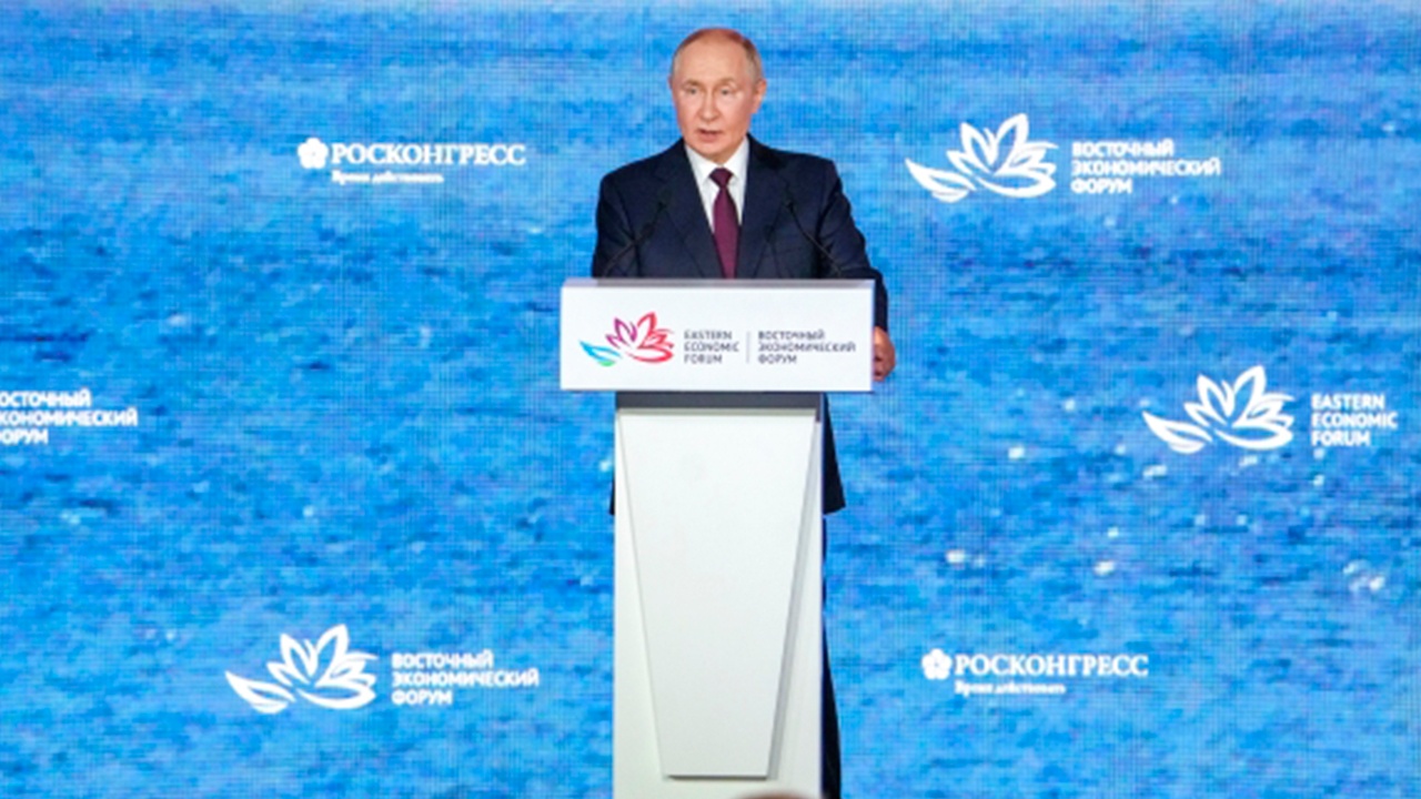 Путин заявил, что экономика в РФ должна стать экономикой высоких зарплат Путин заявил, что экономика в РФ должна стать экономикой высоких зарплат