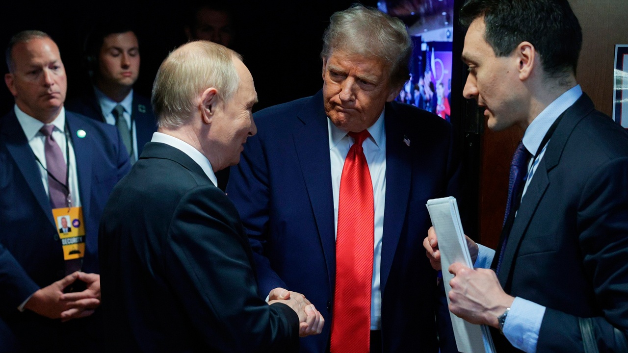 Трамп заявил о намерении поговорить с Путиным в ближайшее время Трамп заявил о намерении поговорить с Путиным в ближайшее время
