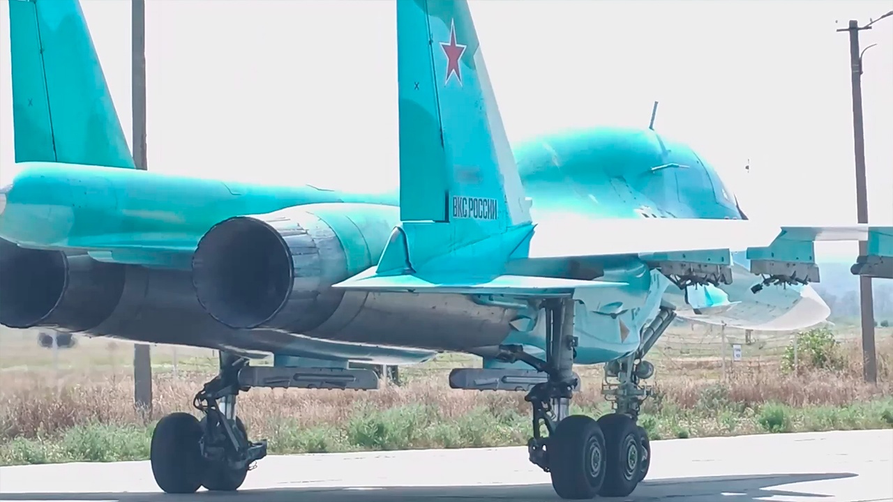 Экипаж Су-34 разбомбил место скопления боевиков в зоне ГрВ «Юг»