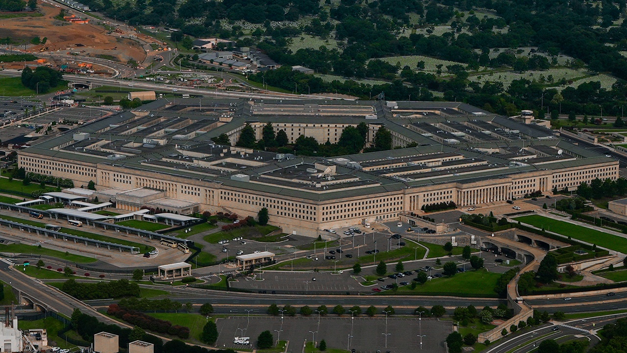 Пентагон: два истребителя Венесуэлы пролетели над кораблем ВМС США Пентагон: два истребителя Венесуэлы пролетели над кораблем ВМС США