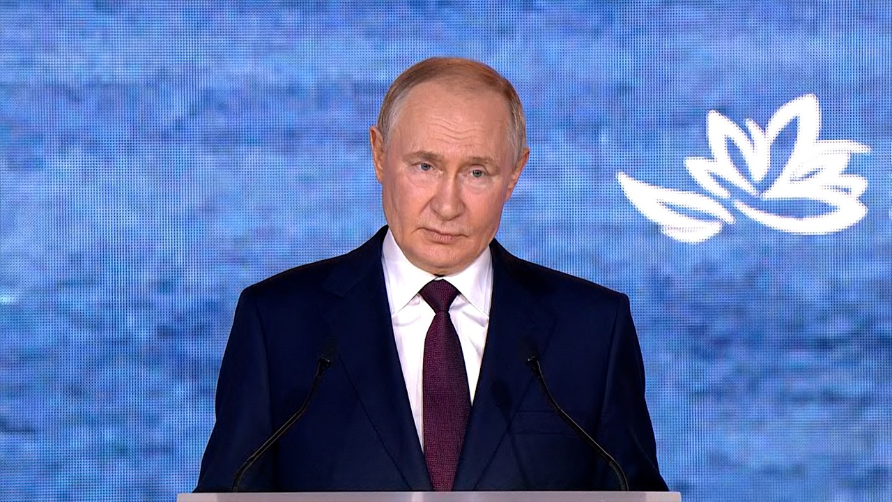 Путин: ЦБ борется с инфляцией и пытается вернуться к цели в 4% Путин: ЦБ борется с инфляцией и пытается вернуться к цели в 4%