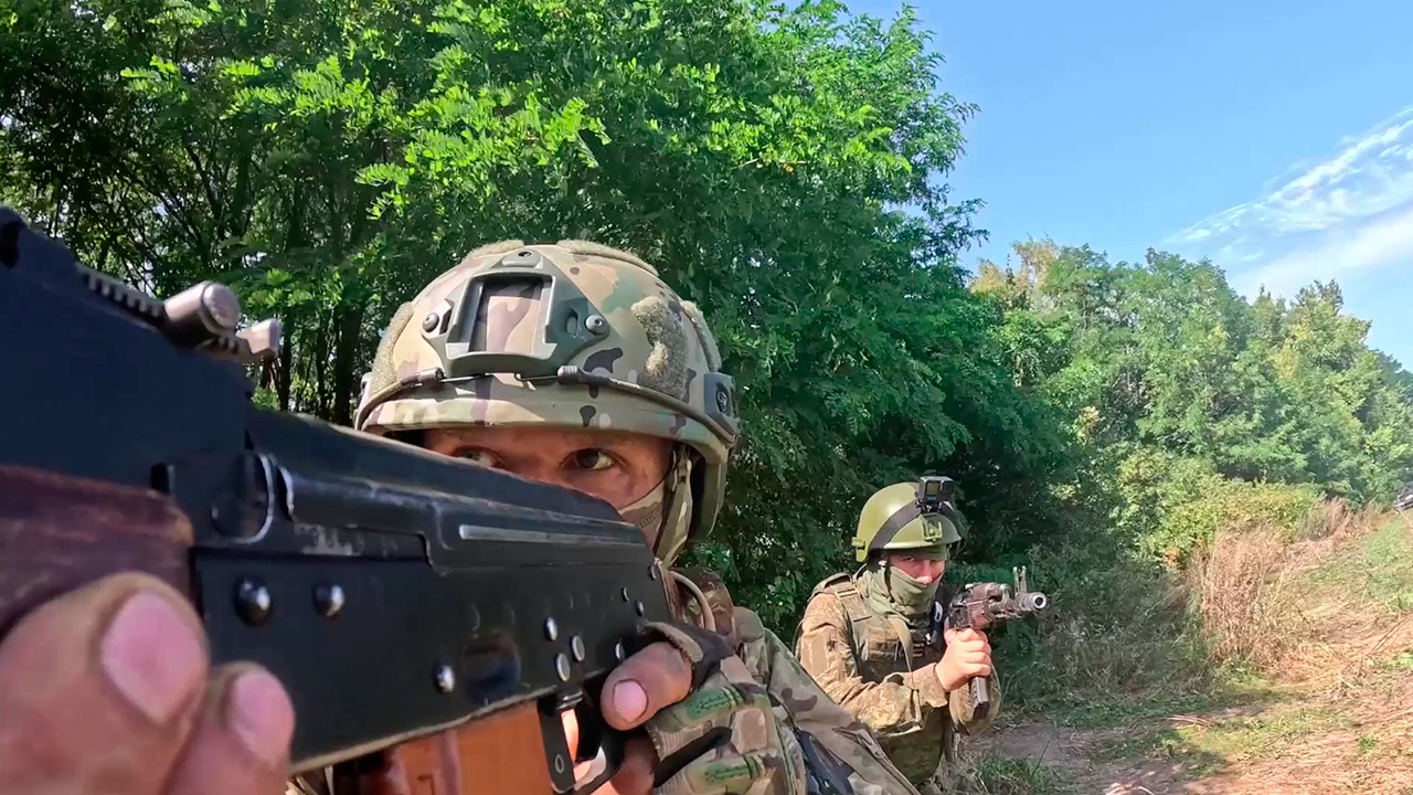 Бойцы штурмовых подразделений показали свои навыки на полигоне в зоне СВО