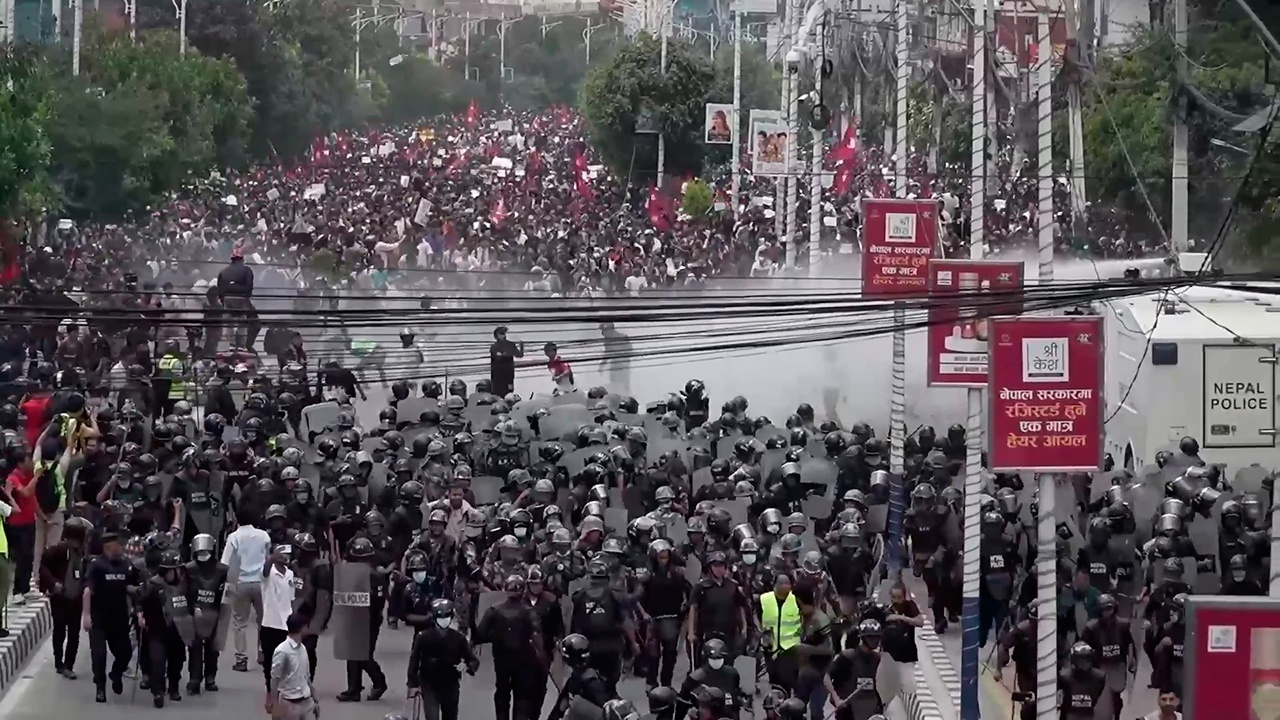 В Непале при протестах из-за запрета соцсетей погибло минимум 20 человек В Непале при протестах из-за запрета соцсетей погибло минимум 20 человек